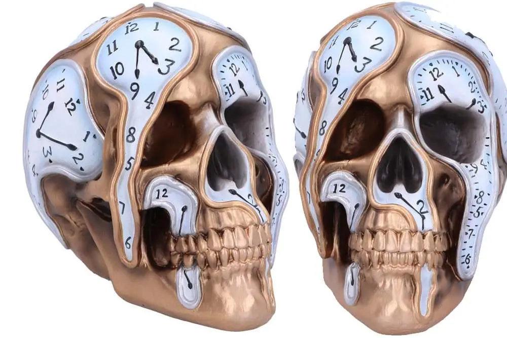 Figurine time goes by clock skull